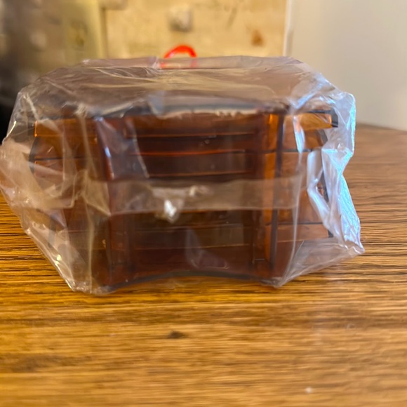 Vintage HAWAII 4 Coaster Set Brown Acrylic Plastic Holder Gold Pineapple NEW - Picture 3 of 3